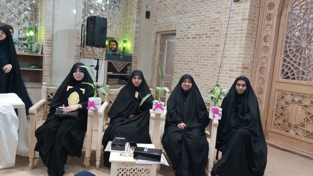 خیمه الانتظار مشهدالرضا  تقدیر از معلمان مدرسه دخترانه خیمه الانتظار در روز معلم